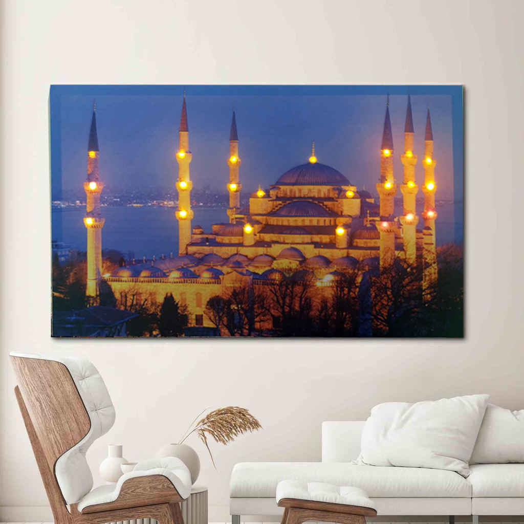 Istanbul uyg‘oq - Baland minora gumbazlar yaltiraydi